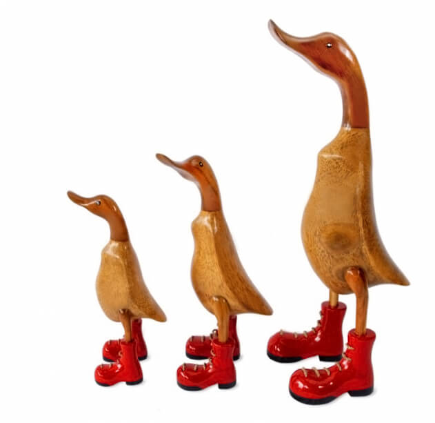 Набор из трёх фигурок "Утки в красных сапожках" из ценных пород дерева